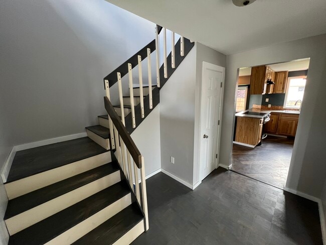 Building Photo - 610-612 12th St NE