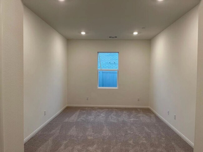 Building Photo - 8277 Country Mile Ln