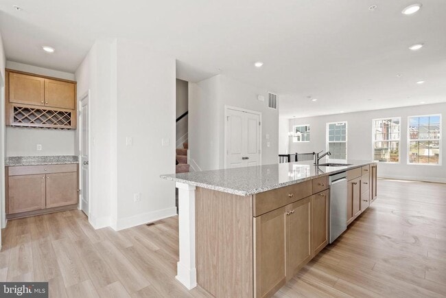 Building Photo - 7736 Meander Ct S
