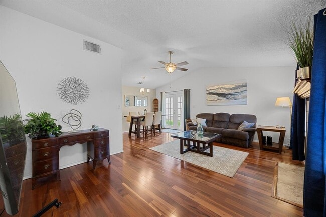 Building Photo - 1111 Fairlawn Cove