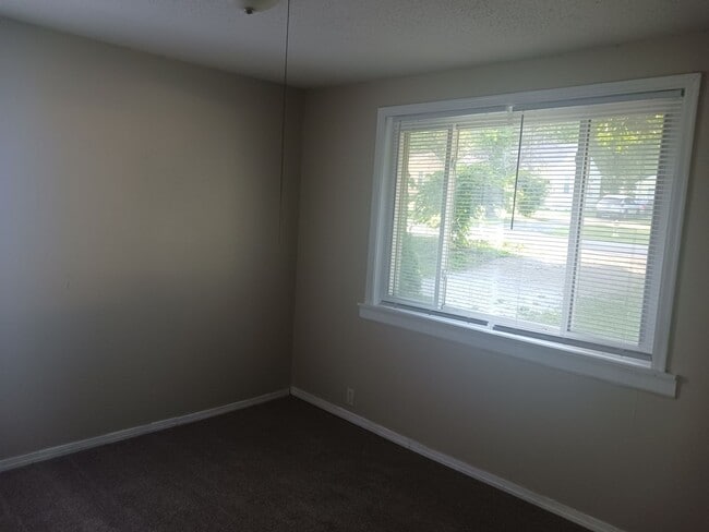 Building Photo - 3bdr/1.5bth house in Raytown, MO