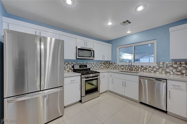 Building Photo - 5470 Logville St