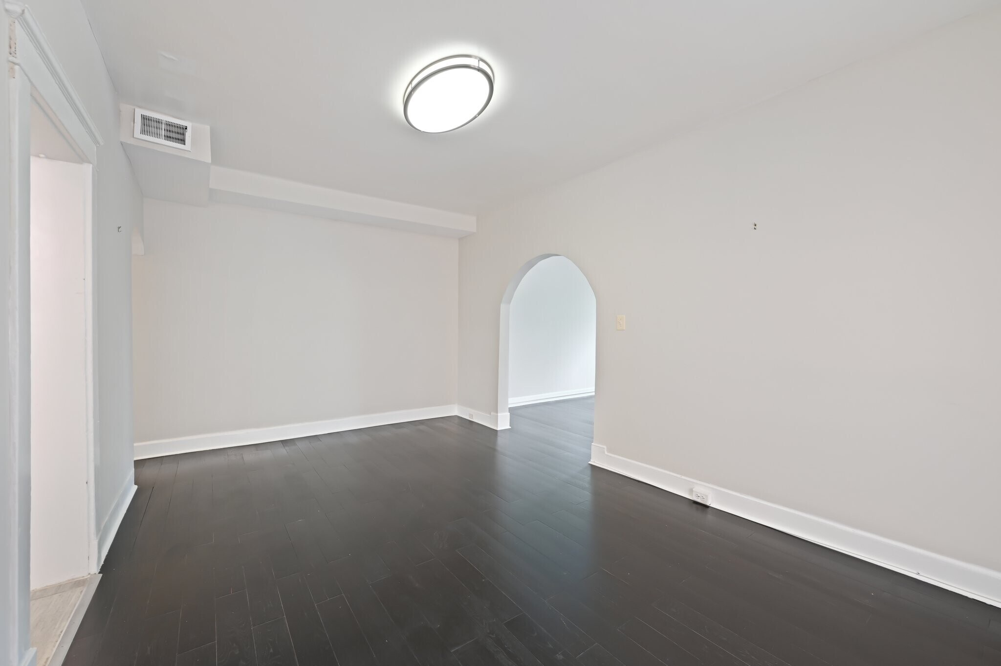 Building Photo - 2431 Linden Ave
