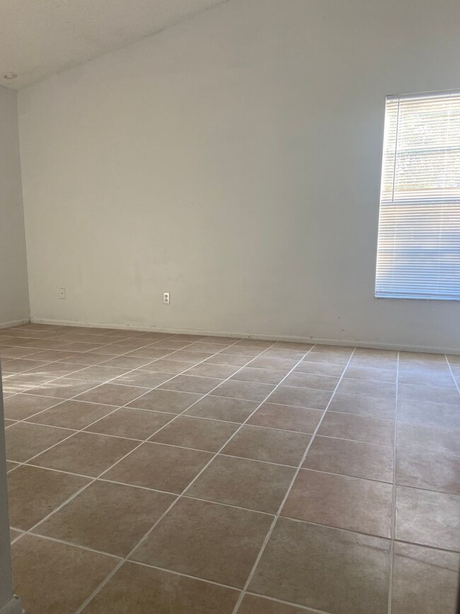 Building Photo - Lovely 3 Bed / 2 Bath Home in Apopka Quiet...