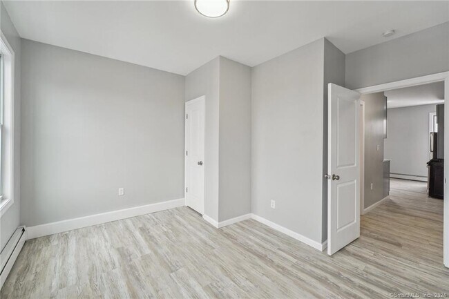 Building Photo - 58 Bond St