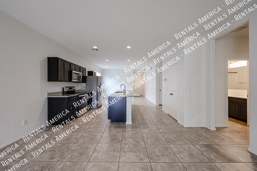 Building Photo - 36387 Pampoloma Ave