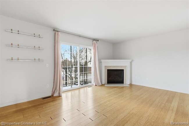 Building Photo - 1050 18th St