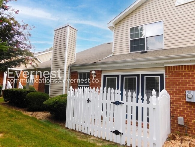 Building Photo - 702 Westgate Cir