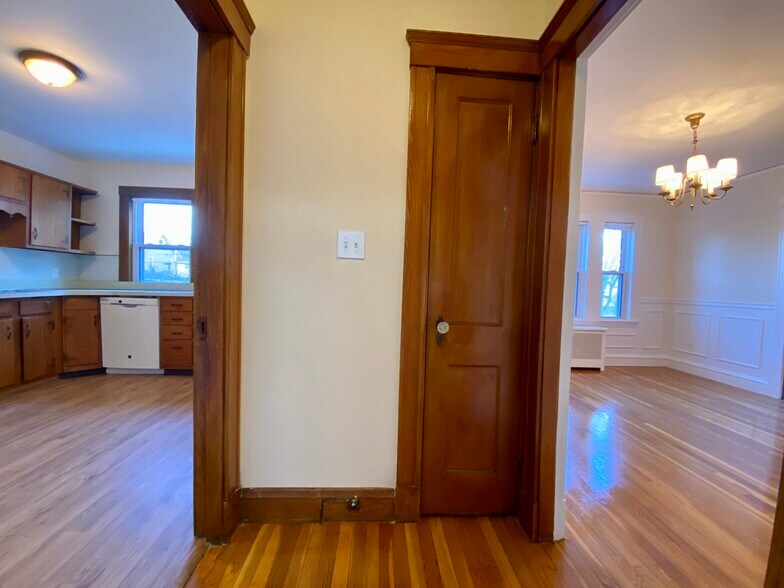 Building Photo - 9 Jonathan St