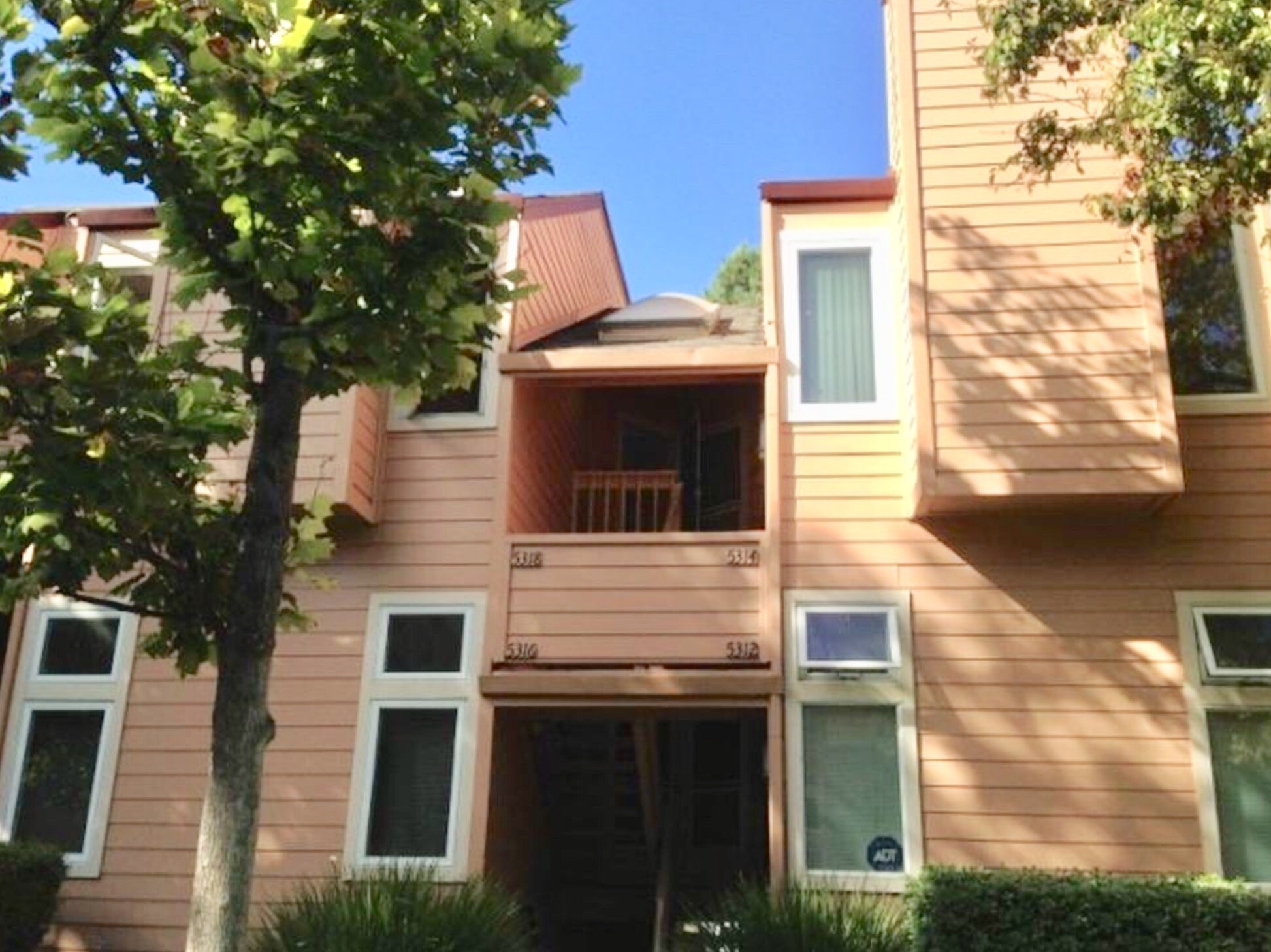 Upstair unit - 5318 Borneo Cir