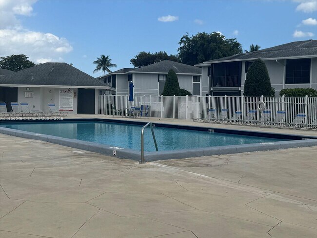 Building Photo - 9701 Hammocks Blvd