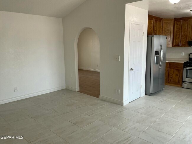 Building Photo - 335 Flynn Dr