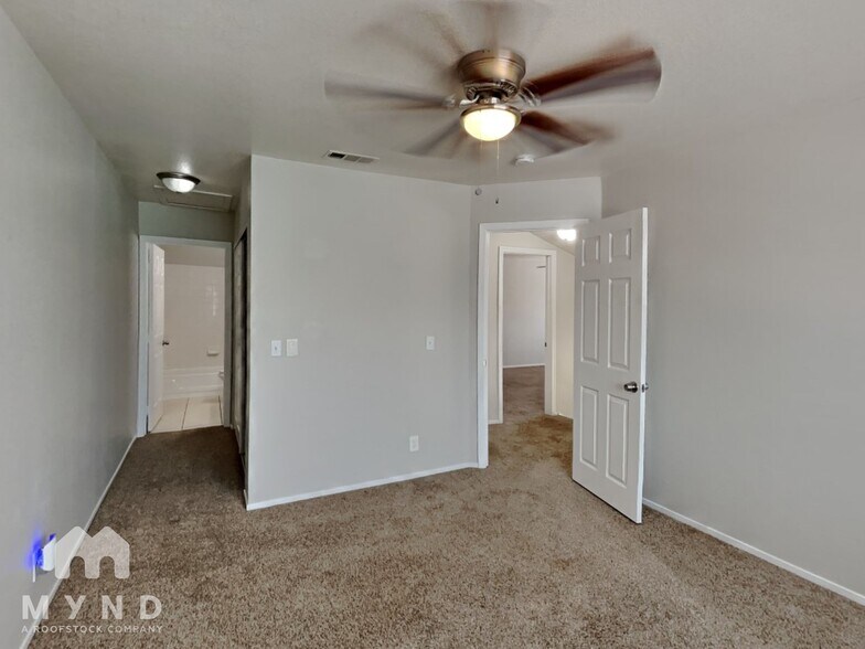 Building Photo - 2835 Floral Peak Dr