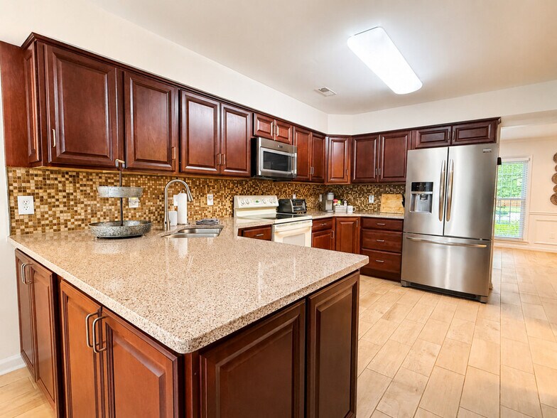 Building Photo - 10300 Rougemont Ln