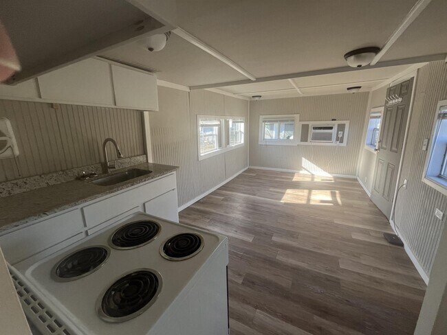 Building Photo - 105 4th Ward, AR