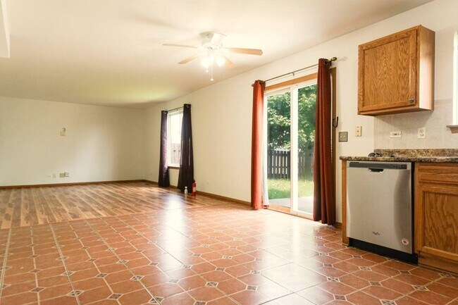Building Photo - 2197 N Sedgefield Ct