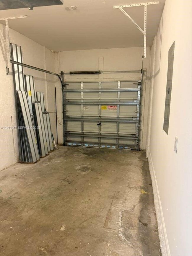 Building Photo - 448 NE 21st Ave