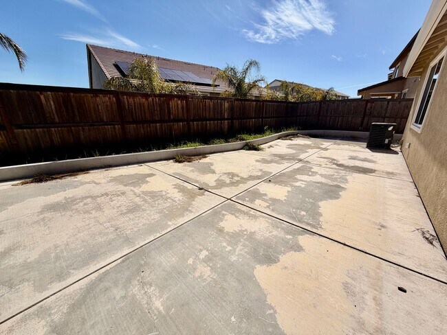 Building Photo - Vacaville 4 Bed | 3 Bath | Single-Story | 2,490 SF | Built in 2021