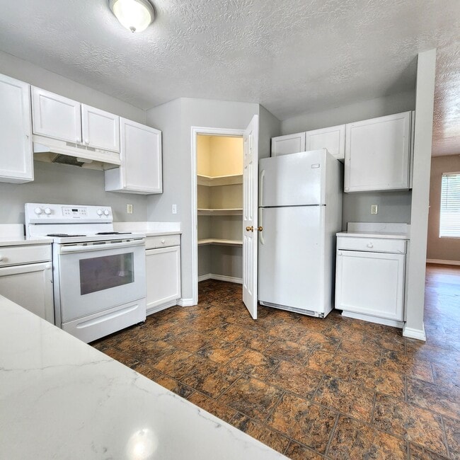 Building Photo - 7482 S 100 W