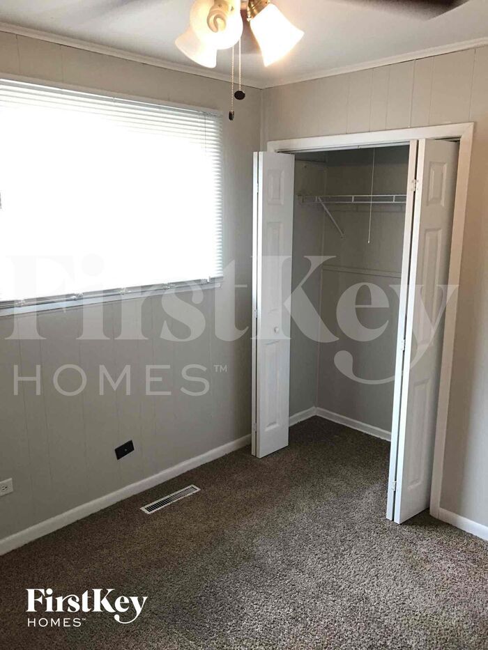 Building Photo - 14525 Dobson Ave