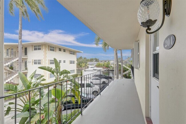 Building Photo - 450 Paradise Isle Blvd