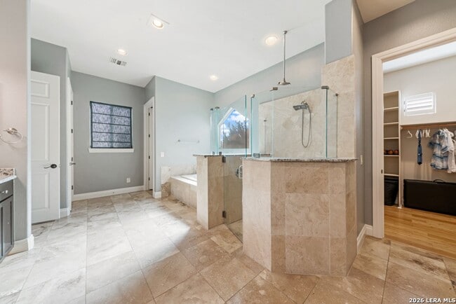 Building Photo - Charming Home Awaits: Spacious & Modern Living in a Prime Location