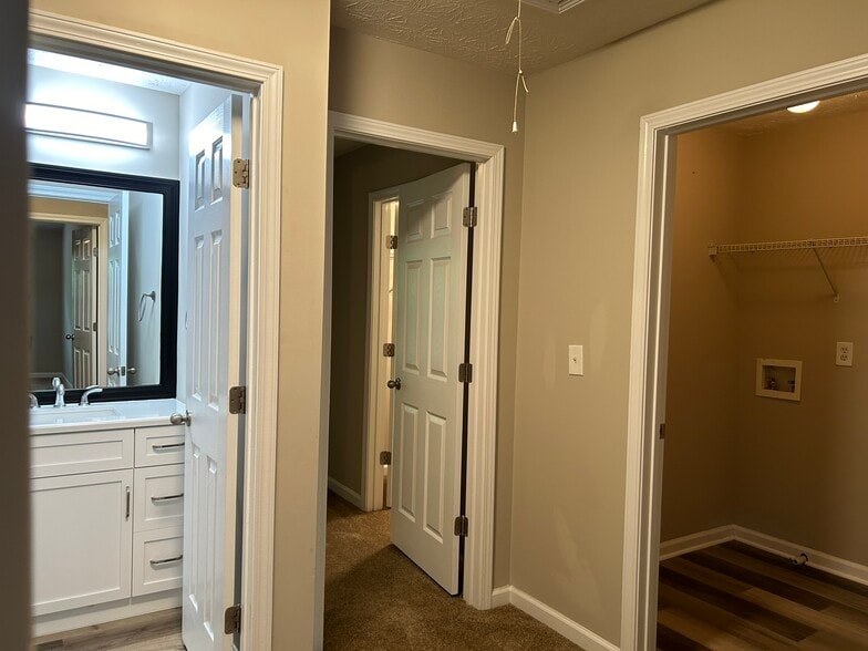 Building Photo - 2916 Vining Ridge Ter