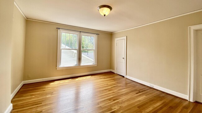 Building Photo - 1105 Virginia Ave