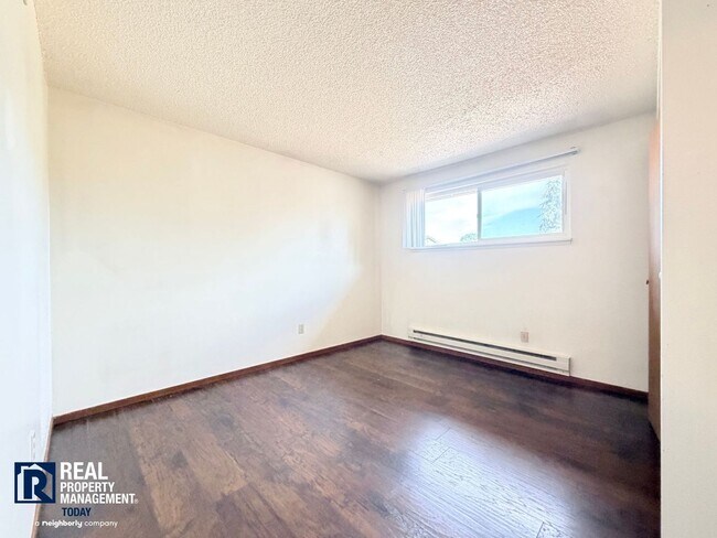Building Photo - 6115 Glen Mary Ln SE