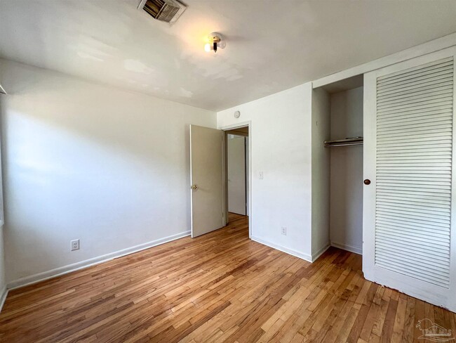 Building Photo - 3631 Forest Glen Dr