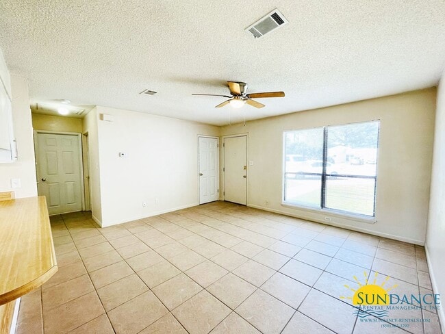 Building Photo - Beautiful 2 Bedroom Home in Fort Walton Beach!