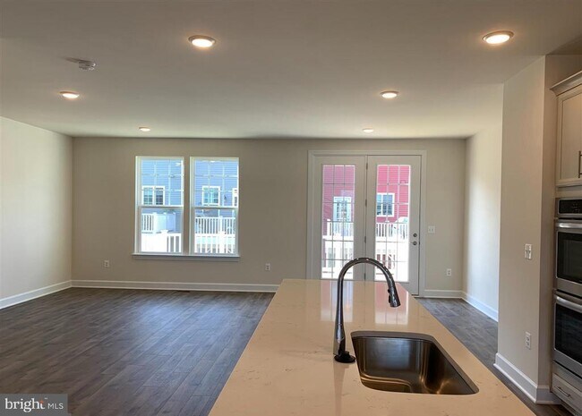 Building Photo - 10632 Hinton Wy