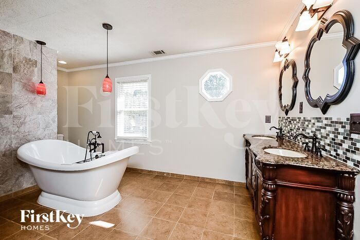 Building Photo - 255 Brookclear Ln