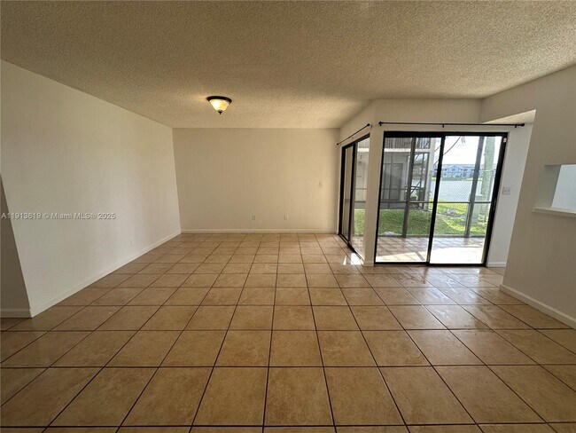 Building Photo - 1400 Jefferson Dr