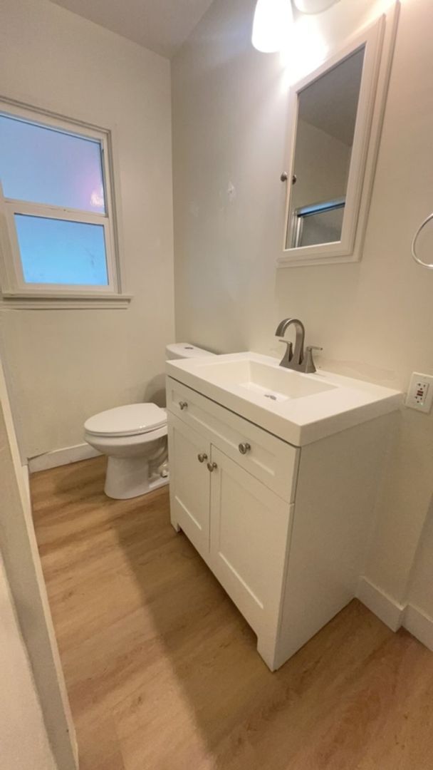 Building Photo - Charming Home in the well-established Riverside neighborhood!