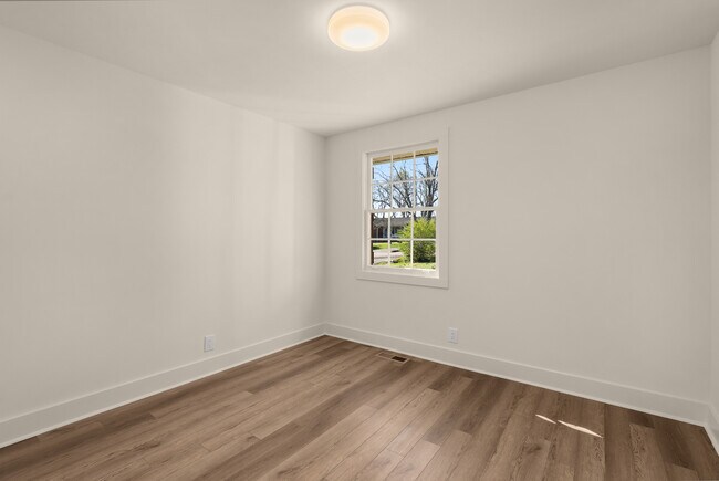 Building Photo - 234 NW Clearview Dr