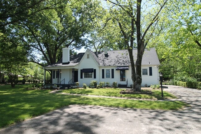 Building Photo - Exclusively Offered By Muse Realty Rentals, LLC