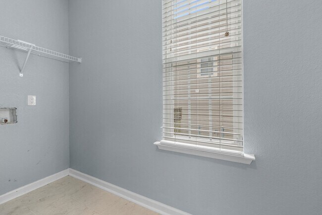 Building Photo - 426 W 28th St