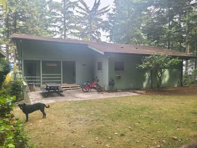 Primary Photo - Charming Waterfront Cabin on San Juan Drive