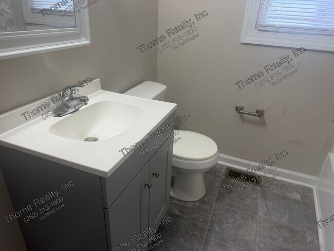 Building Photo - 1620 Charter Dr