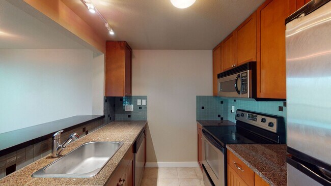 Building Photo - Gold Pointe condo!  2 Bed, 2 Bath Condo w/2 parking spaces, MOVE IN SPECIAL - Available NOW!