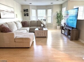 Building Photo - 189 Sunshine Dr