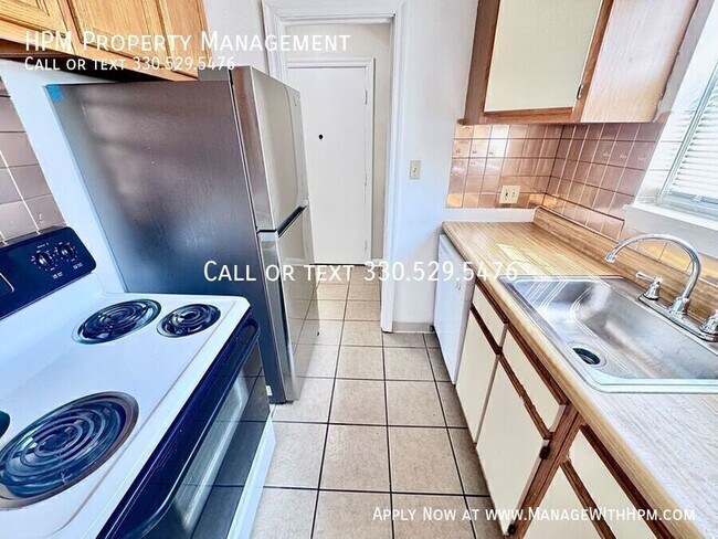 Building Photo - 15725 Van Aken Blvd