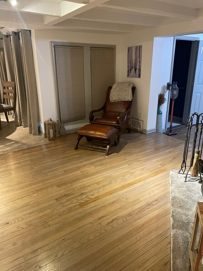 Living room - 2195 Long Ridge Rd