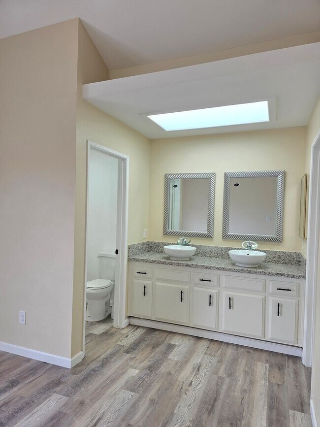 Building Photo - Pool Home – 3 Bed | 3 Bath | 1,625 Sq Ft