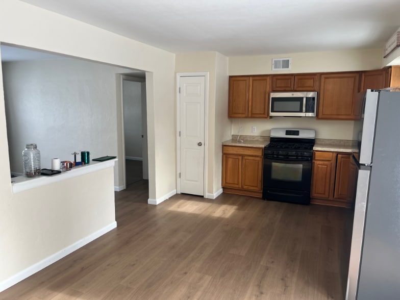 Building Photo - 1415 Hackberry Ln