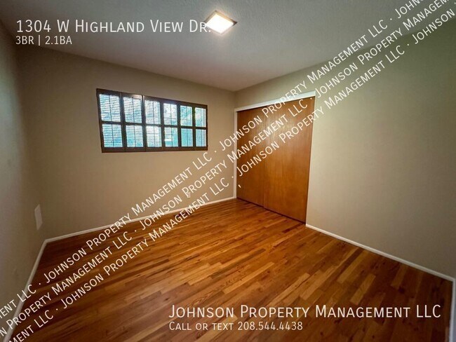 Building Photo - 1304 W Highland View Dr