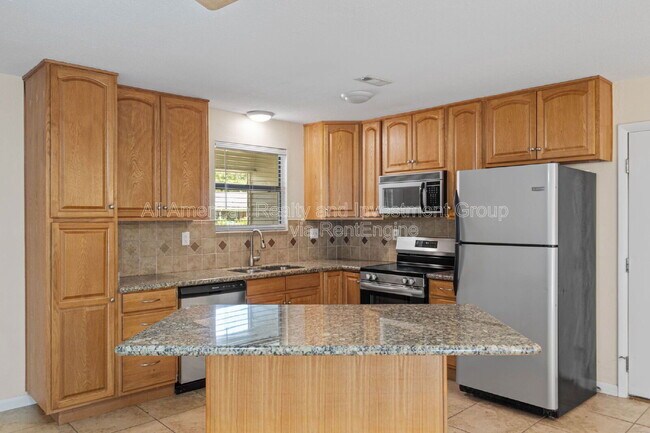 Building Photo - 137 Deville Dr