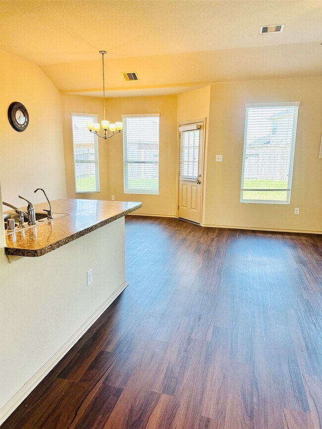 Building Photo - 5202 Lilac Hollow Ln