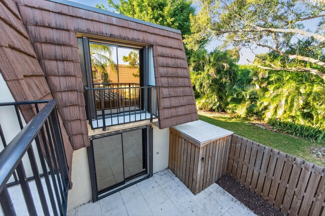 Building Photo - 1520 15th Ln